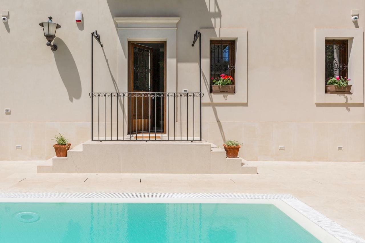 אבולה Villa Raphael מראה חיצוני תמונה