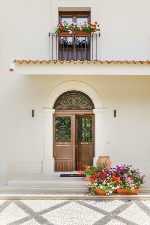 אבולה Villa Raphael מראה חיצוני תמונה